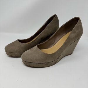 APT 9 Kensignton Faux Suede Wedge Heels Taupe Size 7 1/2